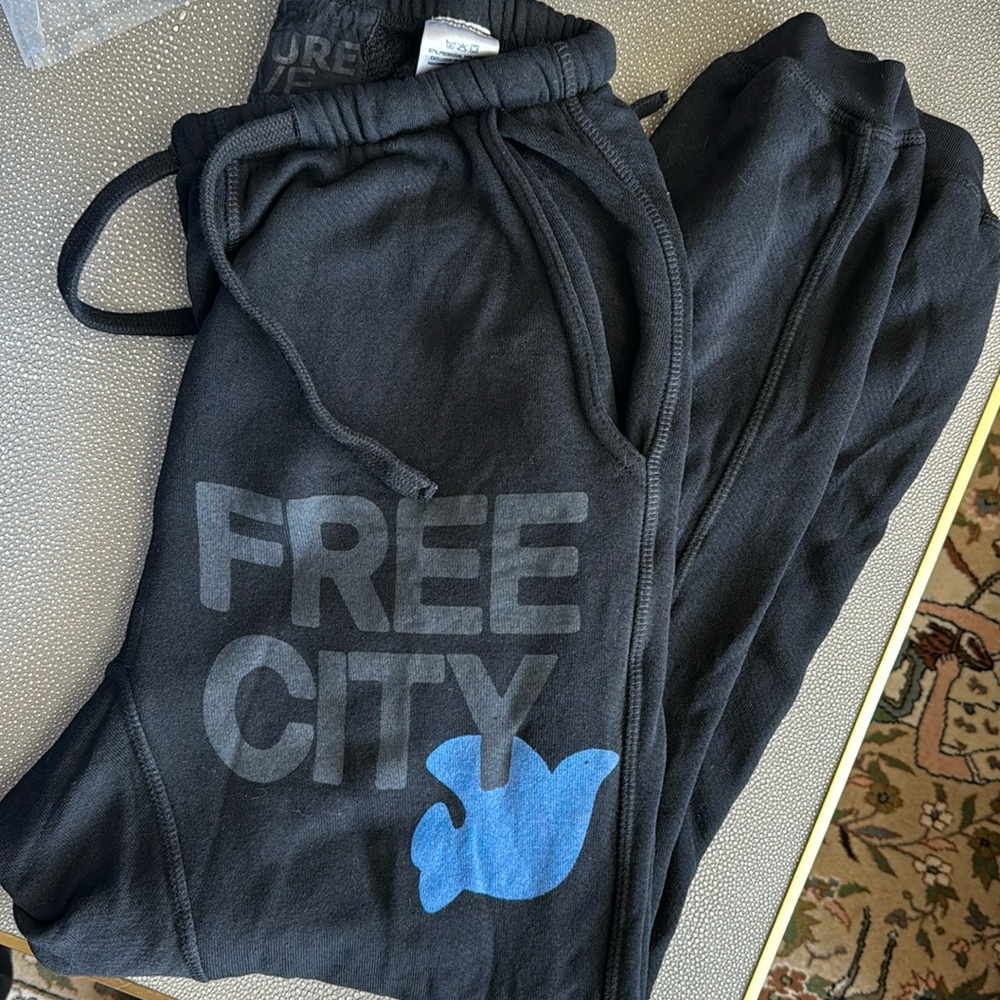 Free City Superfluff pocket lux sweatpants XS gently worn black unisex